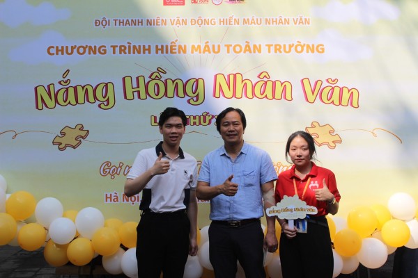 Nắng hồng Nhân văn: Gọi nắng về trao yêu thương