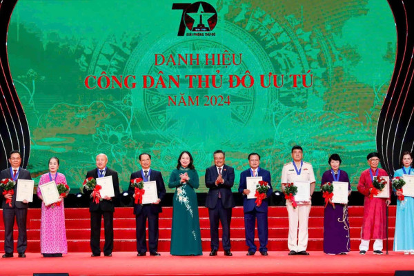 GS.TS.NGƯT Phùng Hữu Phú được vinh danh “Công dân Thủ đô ưu tú” năm 2024