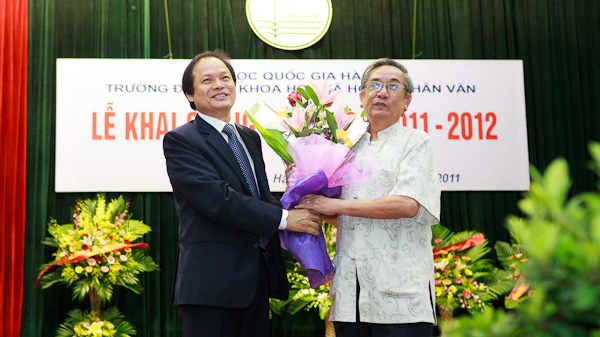 Khai giảng năm học 2011-2012