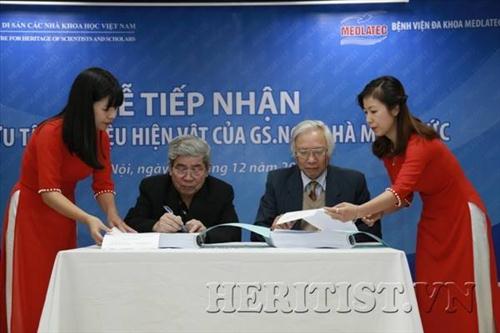 Tiếp nhận tài liệu, hiện vật của Giáo sư, Nhà giáo nhân dân Hà Minh Đức